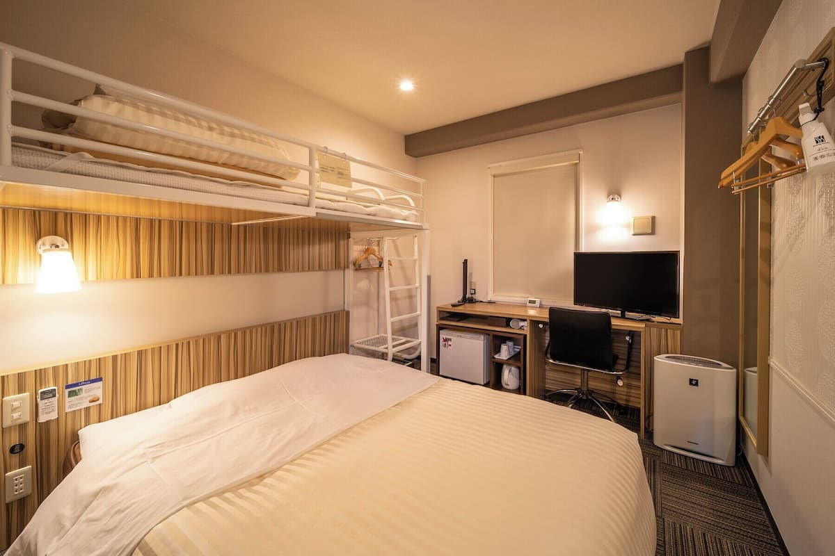 Cortinas blackout, tabla de planchar con plancha y wifi gratis