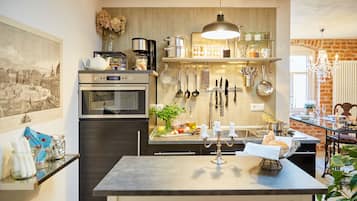 Apartemen (Sophie) | Dapur pribadi | Lemari es, microwave, kompor, dan mesin pencuci piring