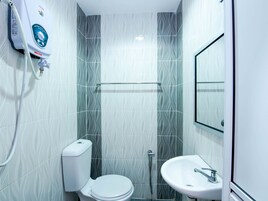 Superior Suite | Bilik Mandi | Pancuran mandi, bidet, tuala disediakan 