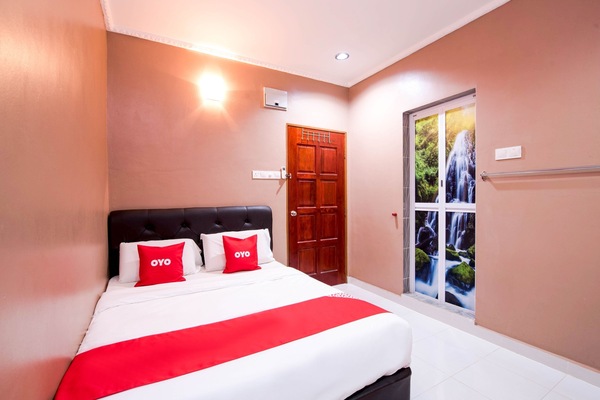 Standard Double Room | Desk, WiFi (free), bed sheets