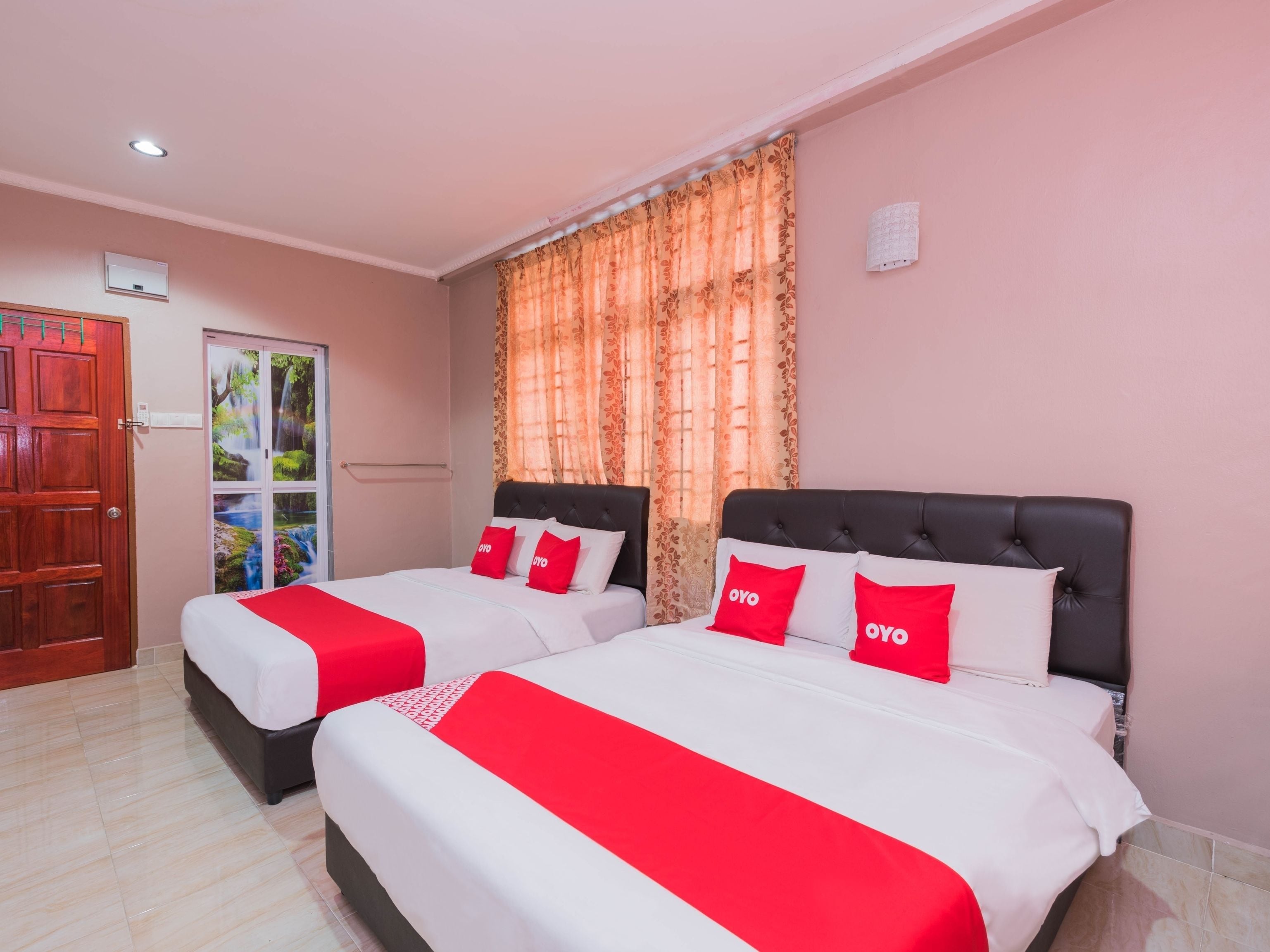 Free WiFi, bed sheets