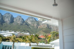 Property grounds - 2 Bed Villa sparkling pool, stunning views and the sound and smell of the sea (Bakoven)