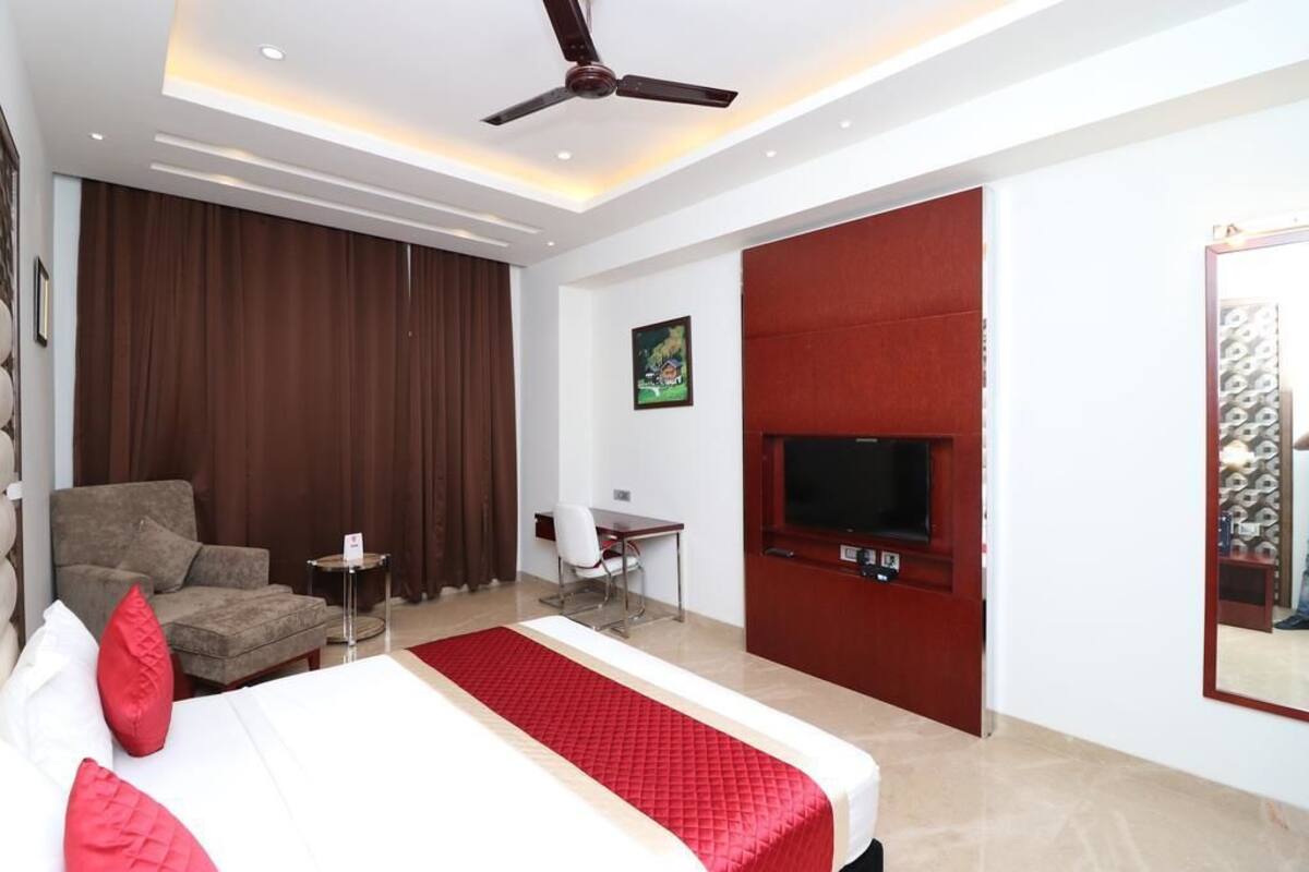 Premium bedding, minibar, in-room safe, desk