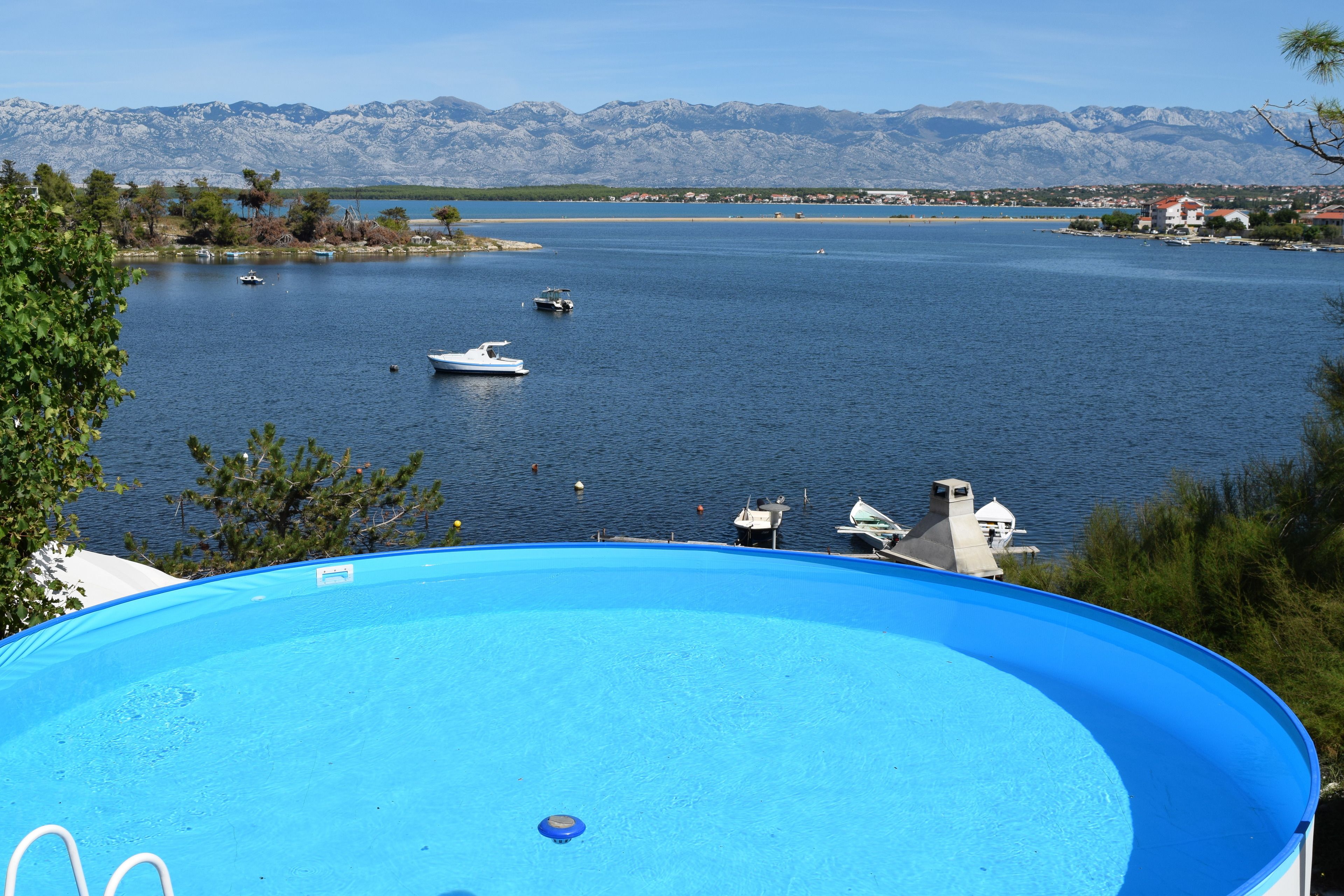 Piscine extérieure en saison