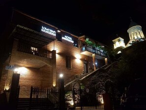 Front of property – evening/night - Hotel Baratashvili (Tbilisi)