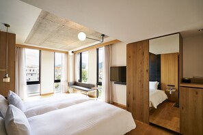 Deluxe Twin Room, Non Smoking | Down comforters, in-room safe, soundproofing, iron/ironing board
