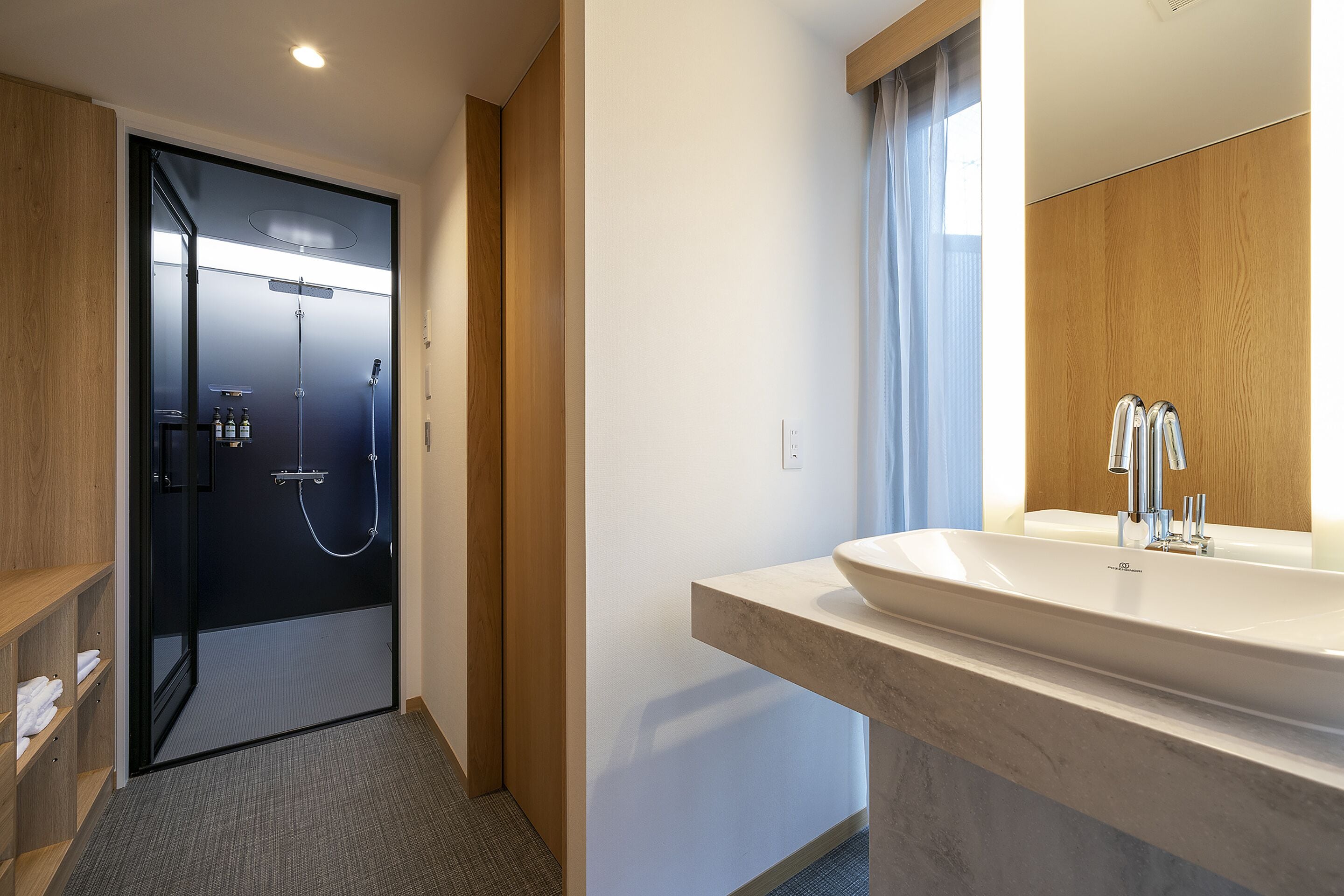 deluxe double room, non smoking | bathroom sink