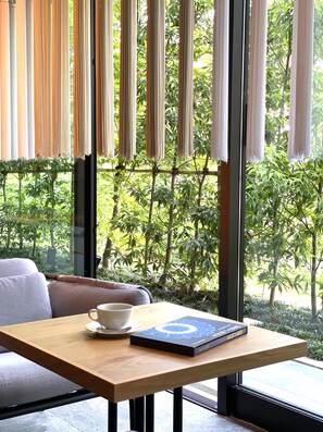 Lobby sitting area - TASSEL HOTEL Sanjo Shirakawa (Kyoto)