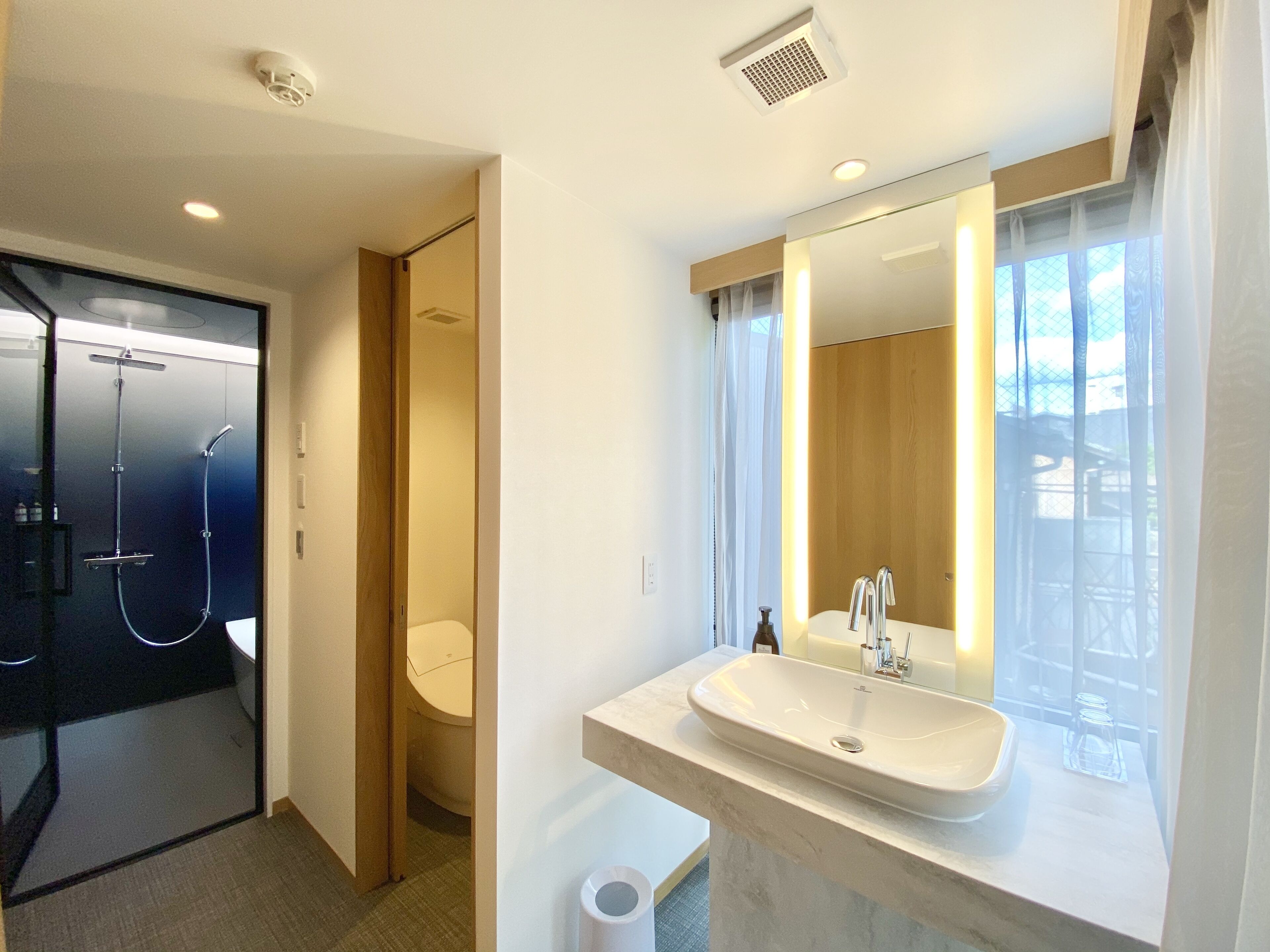 deluxe double room, non smoking | bathroom | free toiletries, hair dryer, slippers, electronic bidet