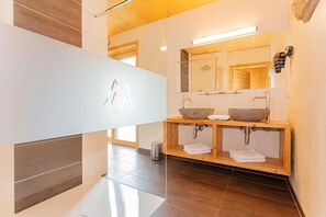 Chalet, 3 Bedrooms, Non Smoking, Jetted Tub | Bathroom