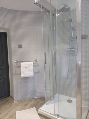 Bathroom - Le Château de Bernesq (Bernesq)