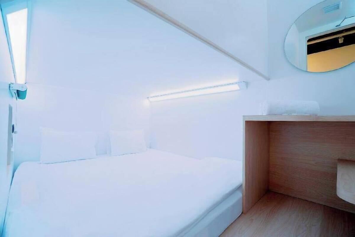 Skrivebord, lydisolert, wi-fi (inkludert) og sengetøy