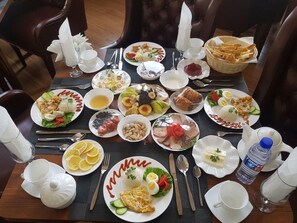 Free daily continental breakfast
