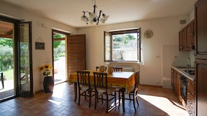 Apartment, 2 Schlafzimmer (La Betulla) | Eigene Küche | Großer Kühlschrank, Ofen, Herdplatte, Espressomaschine