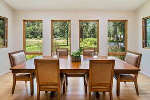 Dining - Starlink, Sleeps 10, 20 Minutes to Skiing! (Durango)