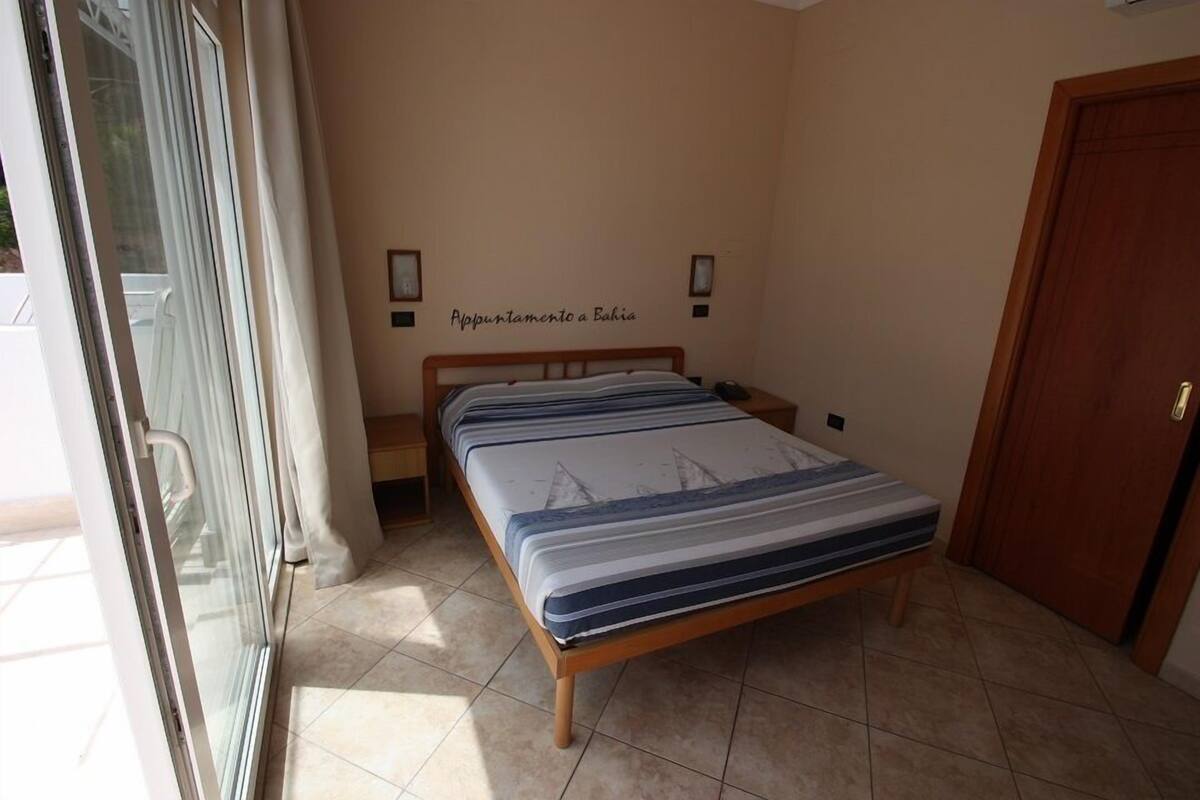 Panoramic Triple Room, Terrace, Bay View (Appuntamento a Bahia) | Minibar, in-room safe, individually decorated, individually furnished