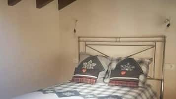 2 chambres, coffres-forts dans les chambres, lit parapluie