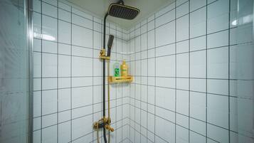 Twin kamer, niet-roken | Badkamer met douche