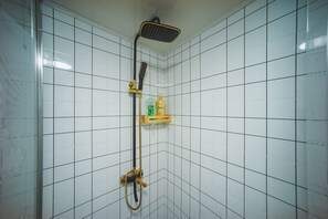 Twin Room, Non Smoking | Bathroom shower - Shanghai Rainbow No.35 (Shanghai)