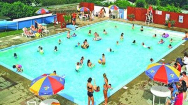Outdoor pool - Delightful Caravan at Bideford Bay Park (Bideford)