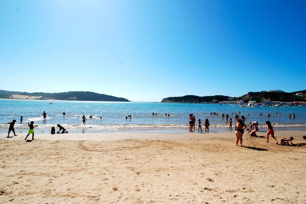 بالقرب من الشاطئ