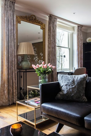 Apartment (2 Bedrooms) | Living area - Cadogan Place IV by Onefinestay (London)