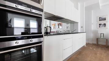 Lejlighed (1 Bedroom) | Privat køkken | Køleskab, mikrobølgeovn, ovn, kogeplade