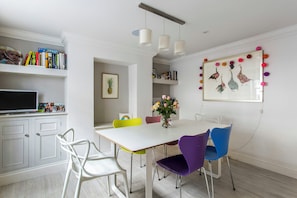 Apartment (4 Bedrooms) | Dining