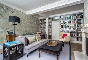 Apartment (4 Bedrooms) | Living area | TV, toys