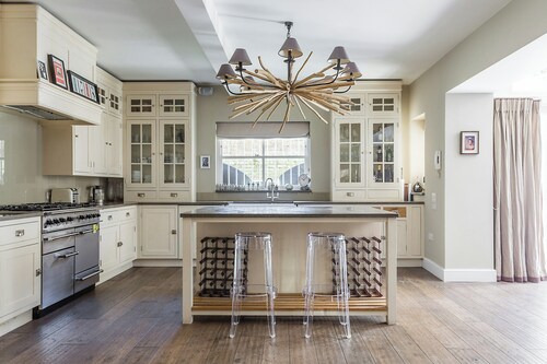 Holland Park Avenue VII by Onefinestay