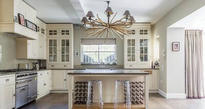 Holland Park Avenue VII by Onefinestay