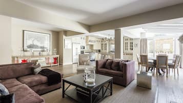 Apartment (1 Bedroom) | Living area | TV