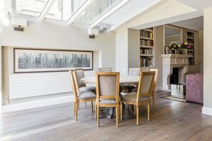 Apartment (1 Bedroom) | Dining - Holland Park Avenue VII by Onefinestay (London)