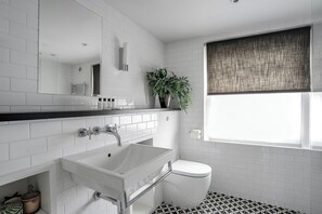 Bathroom - Masbro Road by Onefinestay (London)