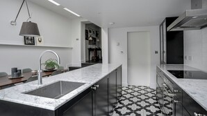 Apartment (3 Bedrooms) | Private kitchen | Espresso maker, oven, stovetop, dishwasher - Masbro Road by Onefinestay (London)
