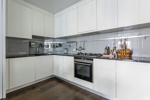 Apartment (2 Bedrooms) | Private kitchen - Rutland Mews South by Onefinestay (London)