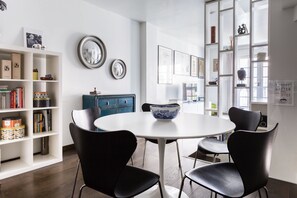 Apartment (2 Bedrooms) | Dining room - Rutland Mews South by Onefinestay (London)