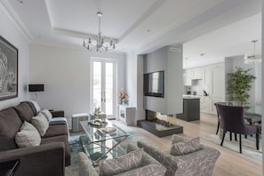 Apartment (3 Bedrooms) | Wohnbereich