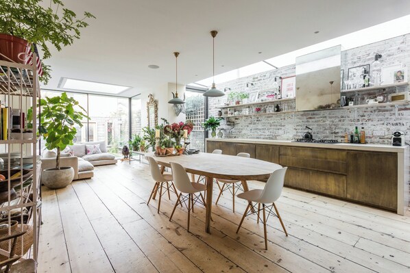 Departamento (3 Bedrooms) | Restaurantes