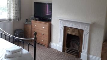 Family Room, Shared Bathroom | Free WiFi, bed sheets