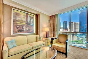 Televisión y oficina 