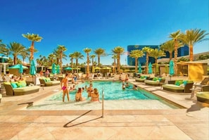 Piscine extérieure, piscine chauffée