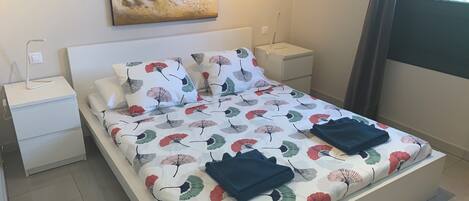 2 bedrooms, in-room safe, iron/ironing board, free WiFi