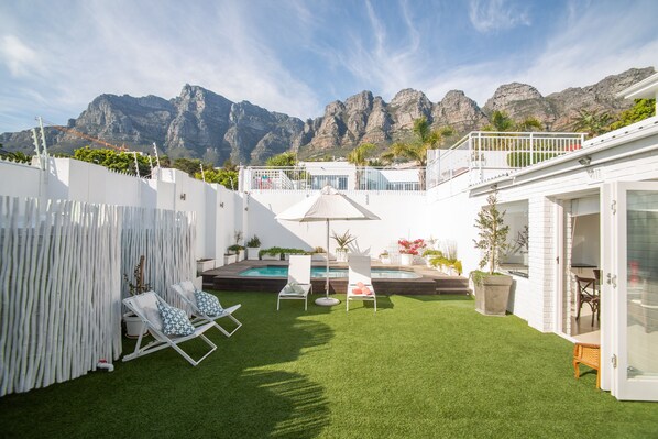 Property grounds - 3 Bed Villa with pool, garden and panoramic views of Table Mountain and the sea. (Cape Town)