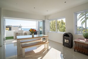 Interior - 3 Bed Villa with pool, garden and panoramic views of Table Mountain and the sea. (Cape Town)