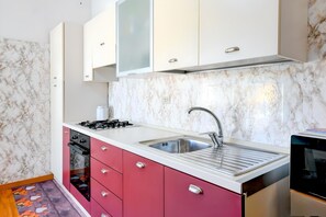 Frigorifero, microonde, forno, lavastoviglie