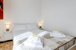 2 bedrooms, iron/ironing board, free WiFi, bed sheets - Desenzanoloft Il Girasole del Lago (Desenzano del Garda)