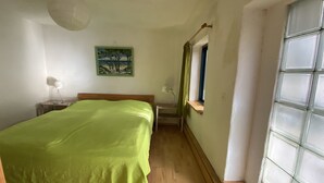 Room - Cozy apartment with colored clay plaster, forest-quiet site (Prerow)