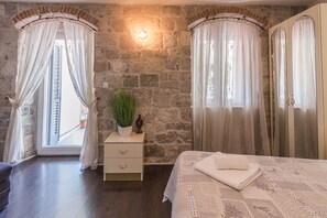 Deluxe Studio Suite | Premium bedding, memory-foam beds, desk, iron/ironing board - Apartments Centrum Split (Split)