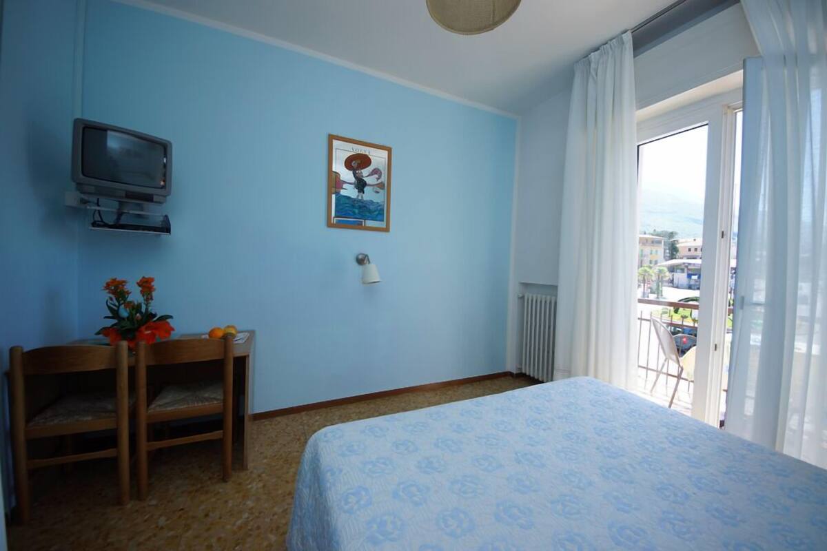 In-room safe, desk, free WiFi, bed sheets